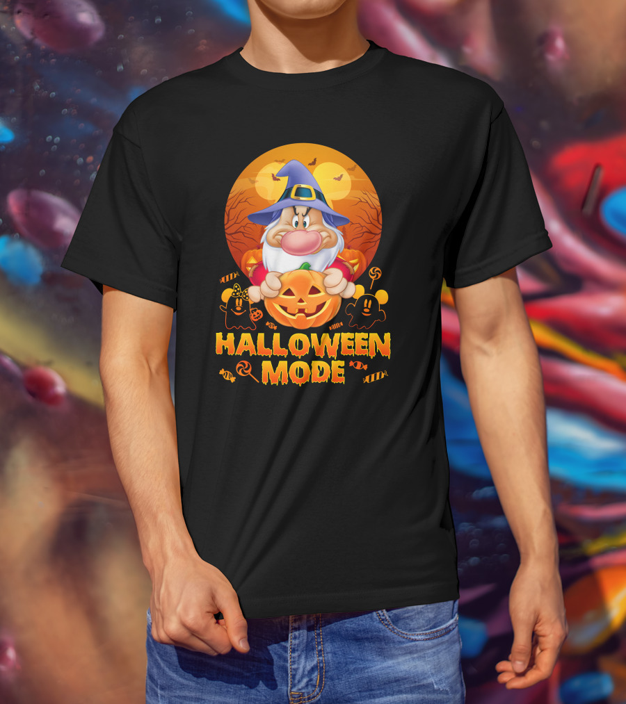 Grumpy Halloween Mode Wizard With Jack-O'-Lantern T-Shirt