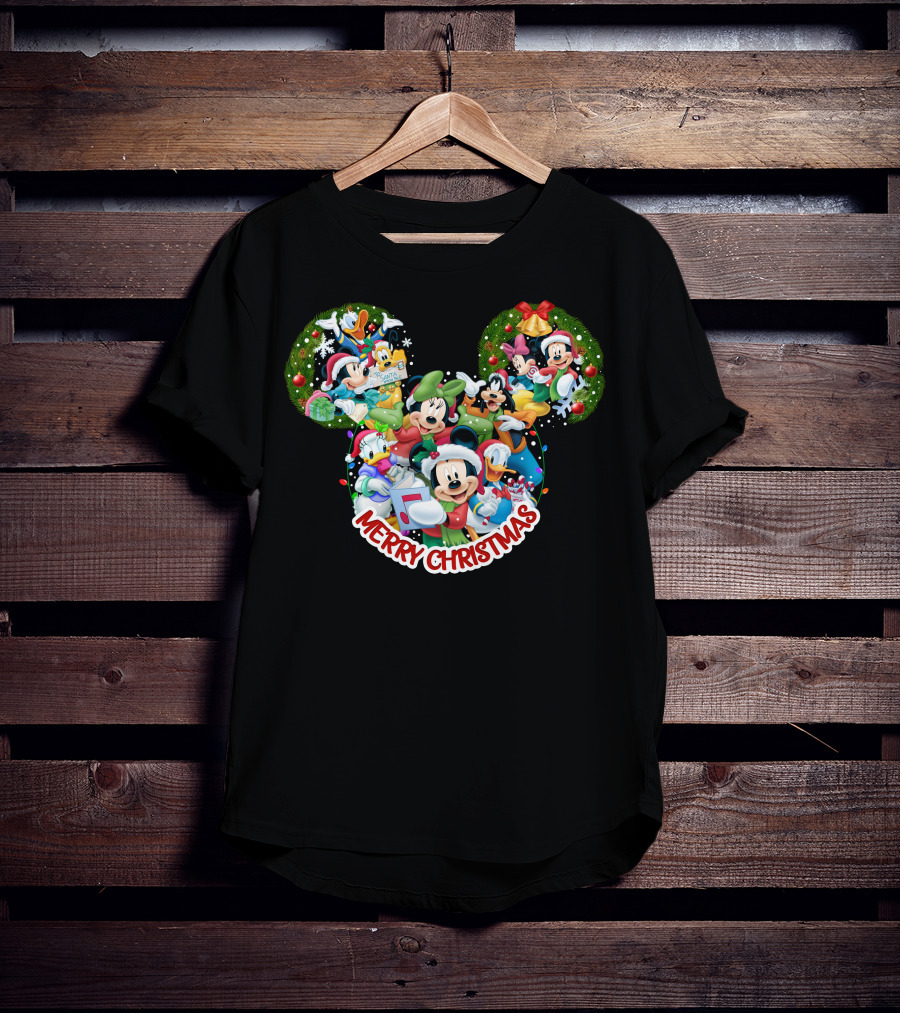 Mickey And Friends Merry Christmas Wreaths T-Shirt