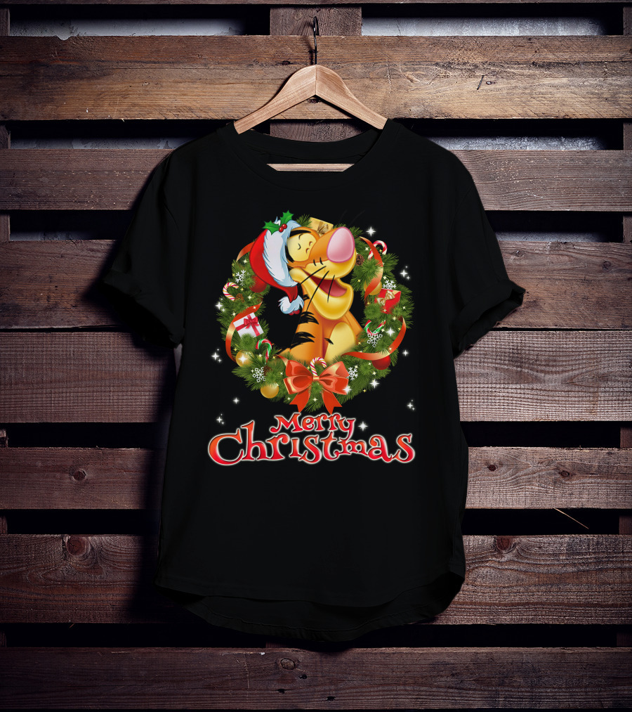 Tigger Merry Christmas Wreath Santa Hat T-Shirt