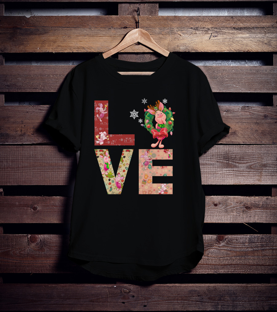 Love Christmas Piglet Reindeer Wreath Fun Snowflakes T-Shirt