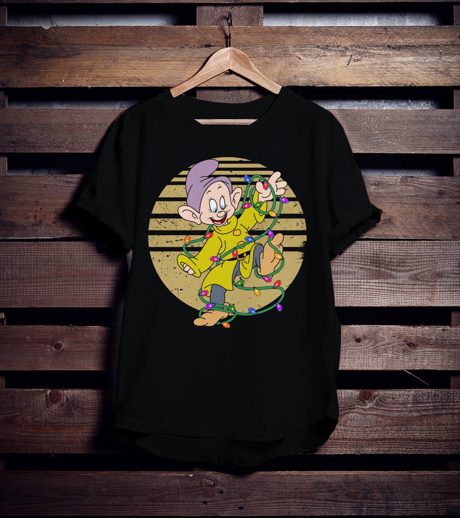 Dopey Wrapped In Christmas Lights Vintage Circle T-Shirt