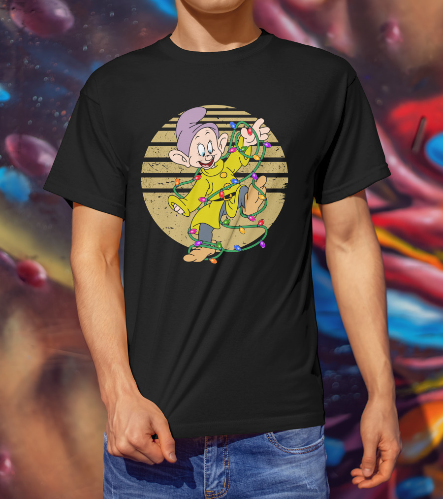 Dopey Wrapped In Christmas Lights Vintage Circle T-Shirt