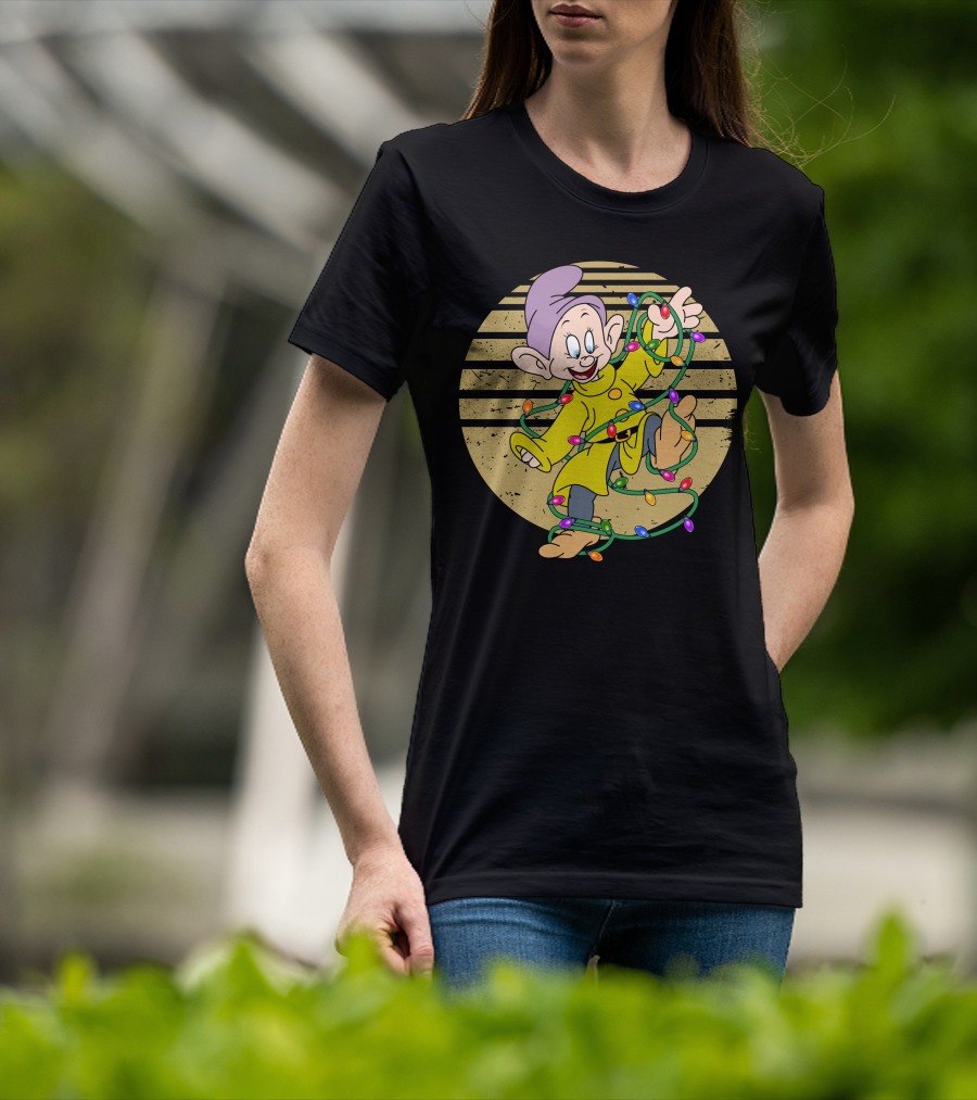 Dopey Wrapped In Christmas Lights Vintage Circle T-Shirt