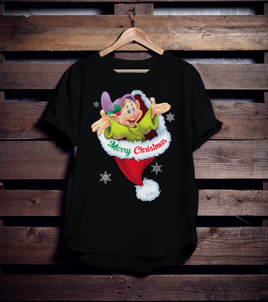 Dopey Merry Christmas Santa Hat Snowflakes T-Shirt