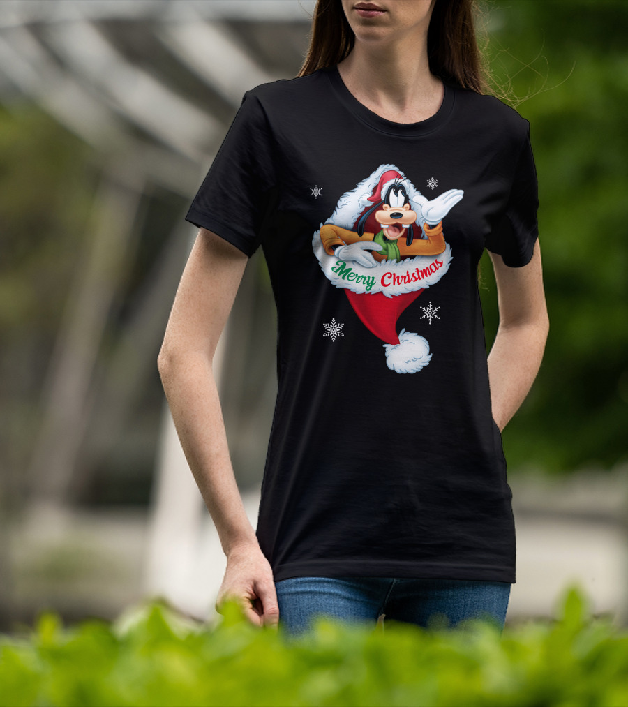 Merry Christmas Goofy In Santa Hat With Snowflakes T-Shirt