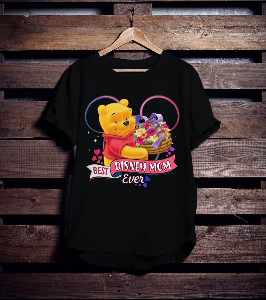 Best Disney Mom Ever Pooh Bear With Bouquet Of Flowers And Hearts T-Shirt