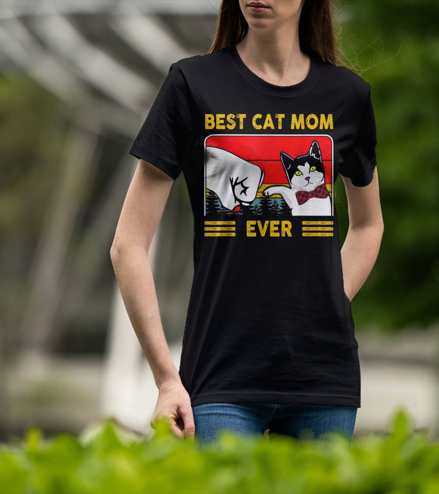 BEST CAT MOM EVER Retro Vintage Cat With Fist Bump And Bow Tie T-Shirt