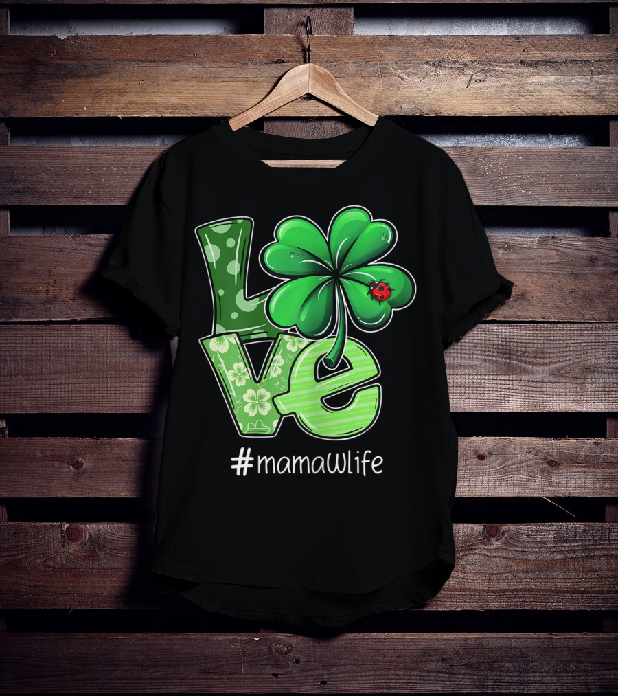 St Patricks Day LOVE Shamrock Clover Ladybug #mamawlife T-Shirt