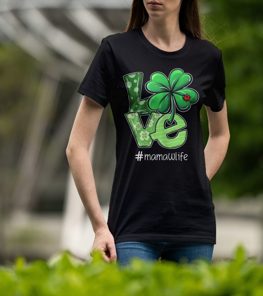 St Patricks Day LOVE Shamrock Clover Ladybug #mamawlife T-Shirt