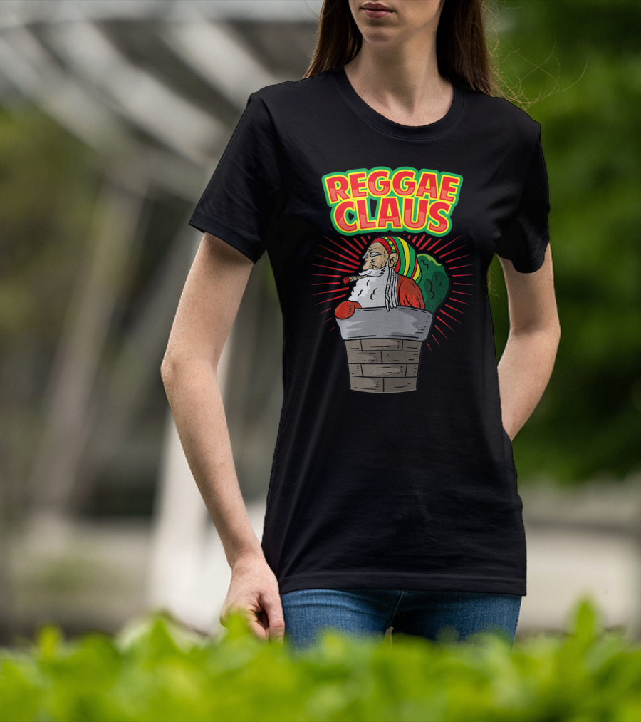 Reggae Claus Santa With Dreadlocks Smoking Weed In Chimney T-Shirt