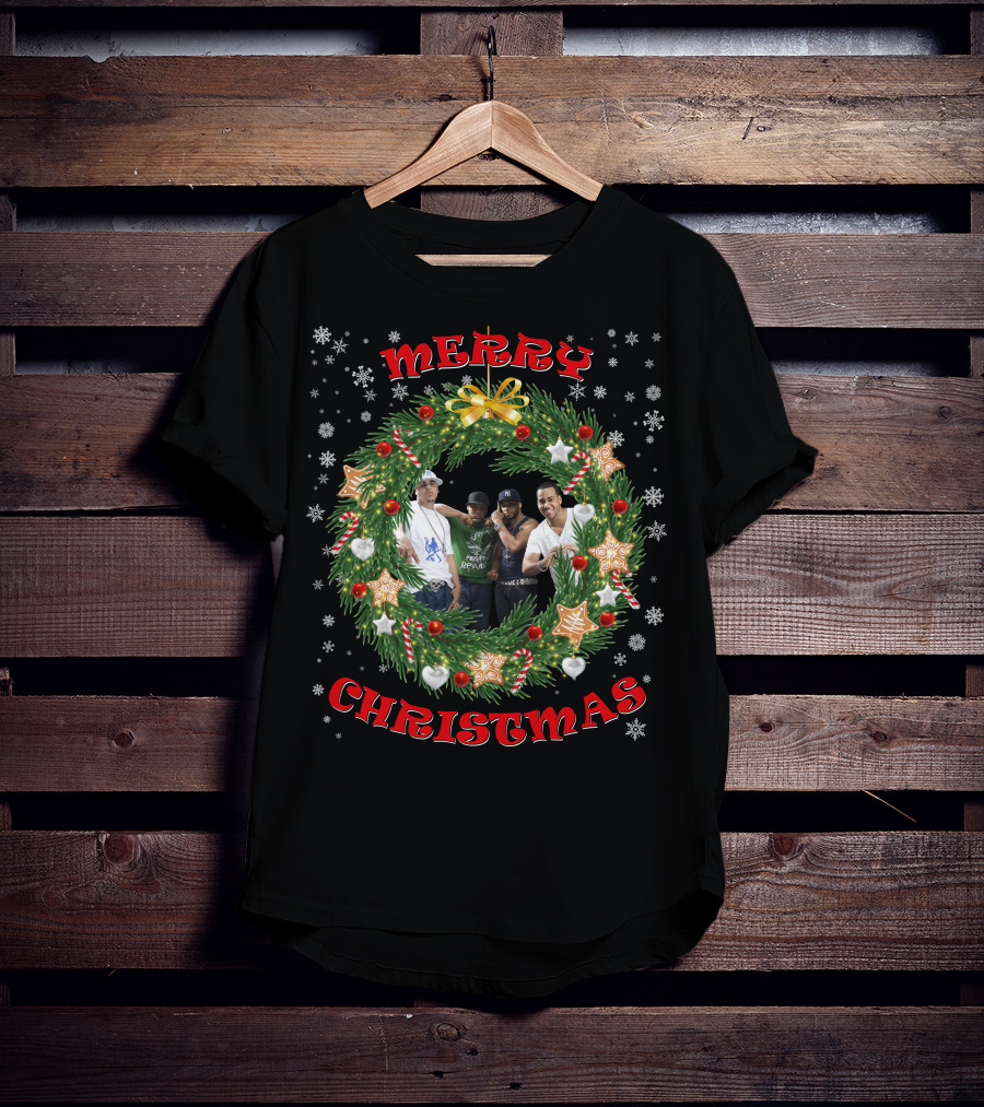 Merry Christmas Aventura Wreath Snowflakes And Holiday Decor T-Shirt