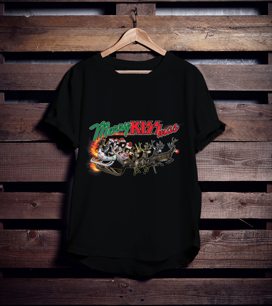 Merry KISSmas Sleigh With Santa And Reindeer T-Shirt