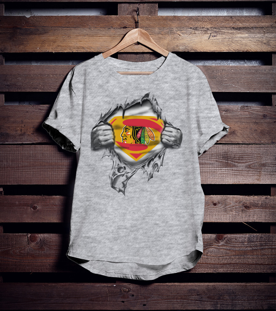 Spmxa022 Superman Logo Chicago Blackhawks Logo Blend T-Shirt