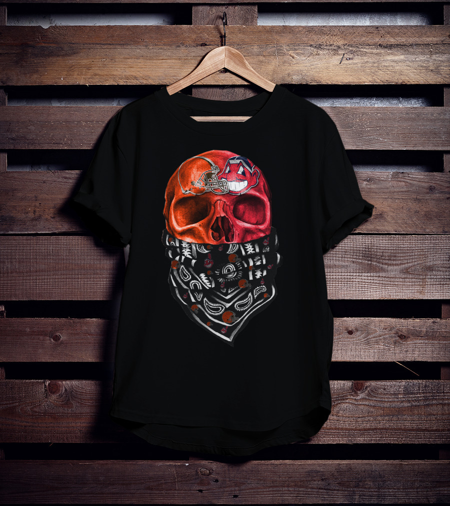 Cleveland Skull Bandana Vintage Style Sports Fan Sku T-Shirt