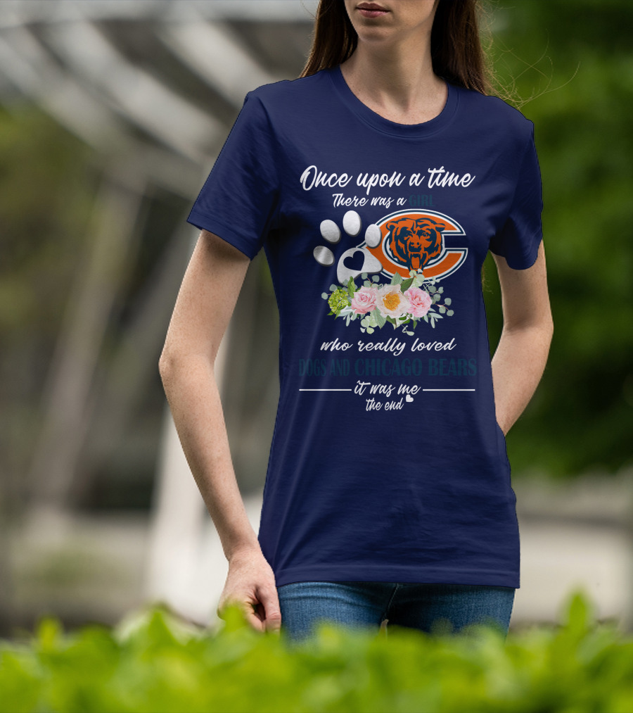 Once Upon A Time There Was A Girl Who Really Loved Dogs And Chicago Bears It Was Me The End T-Shirt