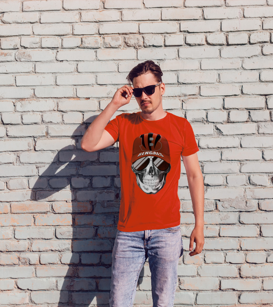 Cincinnati Bengals Skull With Cap And Mirrored Sunglasses T-Shirt