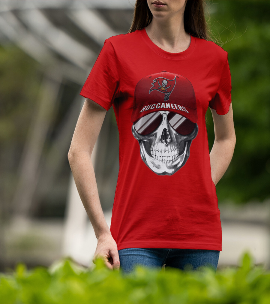 Tampa Bay Buccaneers Skull With Red Cap T-Shirt