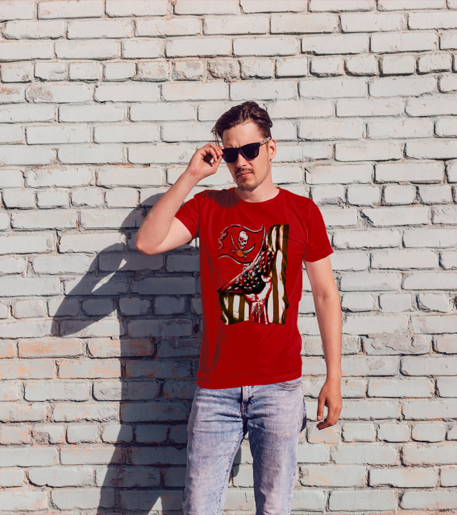 Tampa Bay Buccaneers Skull Flag And Hand With Stars And Stripes T-Shirt