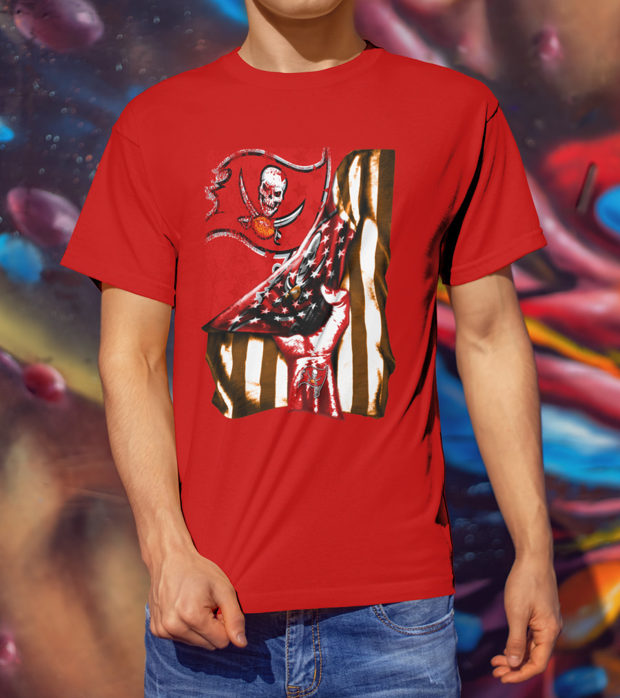 Tampa Bay Buccaneers Skull Flag And Hand With Stars And Stripes T-Shirt
