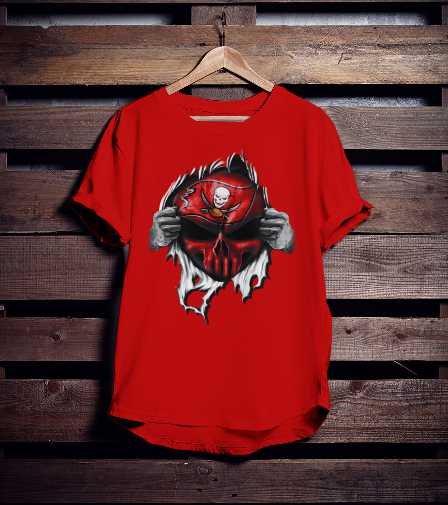 Tampa Bay Buccaneers Skull Face Peeling Back T-Shirt