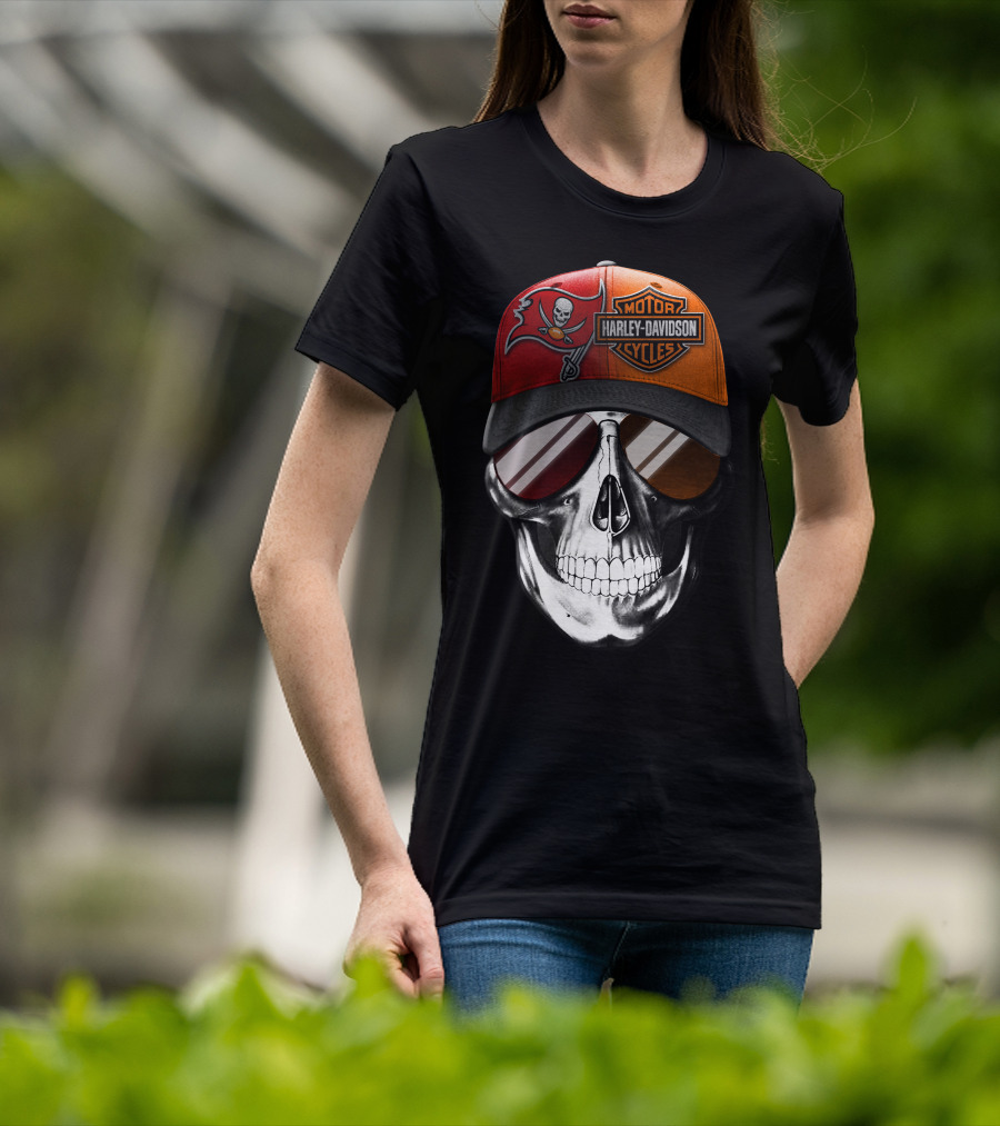 Harley Davidson Motorcycles Skull With Buccaneers Hat Iconic Style T-Shirt