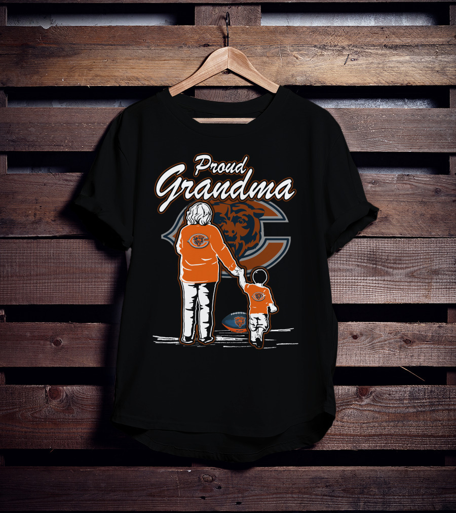 Proud Grandma Chicago Bears Football Family Fan With Child And Bear T-Shirt