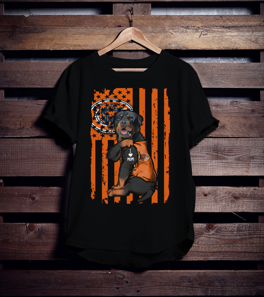 Rottweiler I Mom Chicago Bears Flag T-Shirt