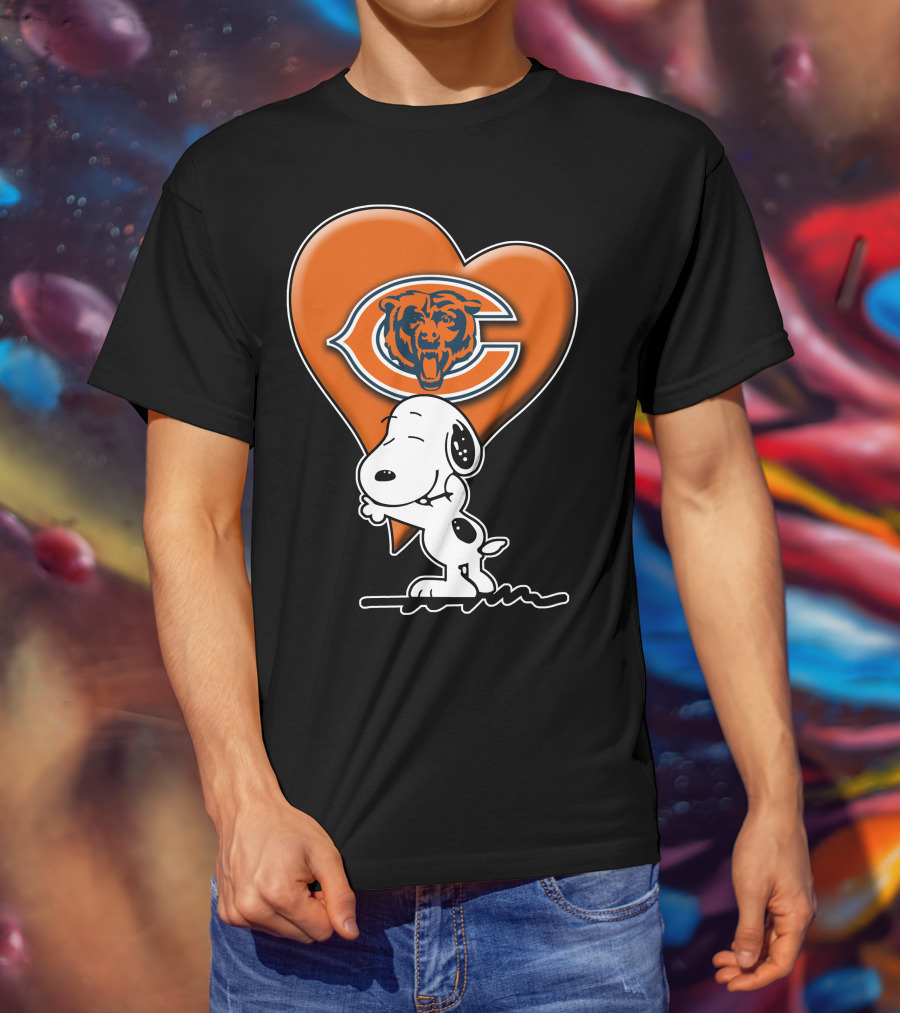 Snoopy Heart Chicago Bears Retro Logo Hug T-Shirt