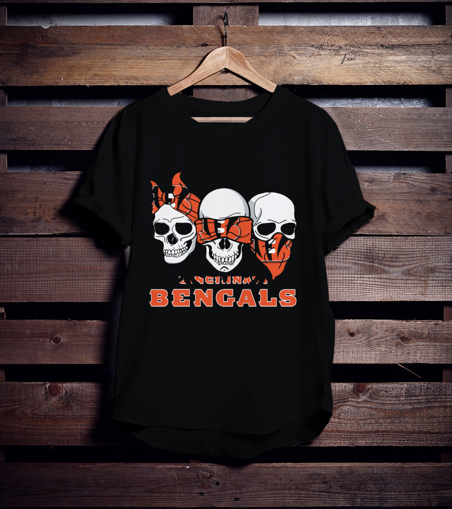 CINCINNATI BENGALS 3 Skull Bandana T-Shirt