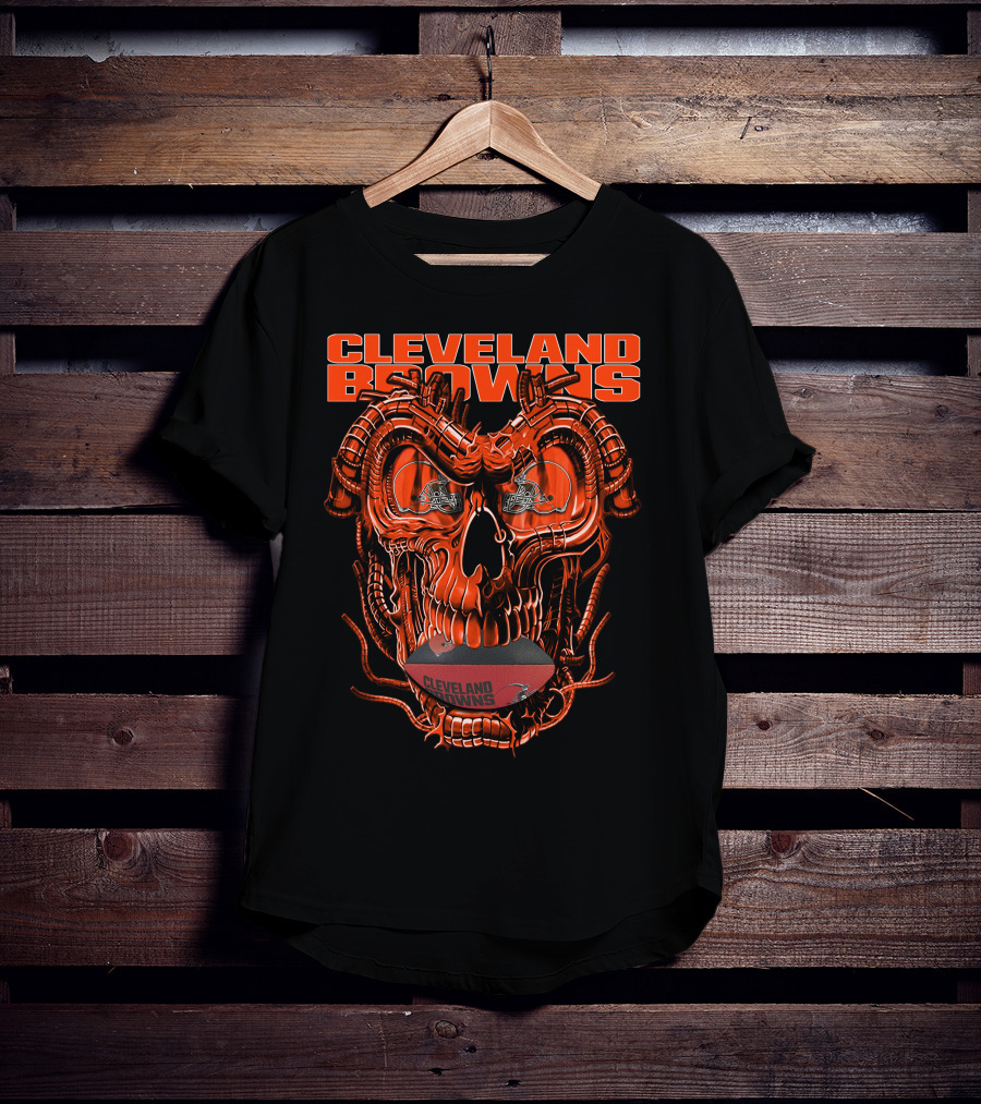 CLEVELAND BROWNS Dragonskull With Team Helmet And Football T-Shirt