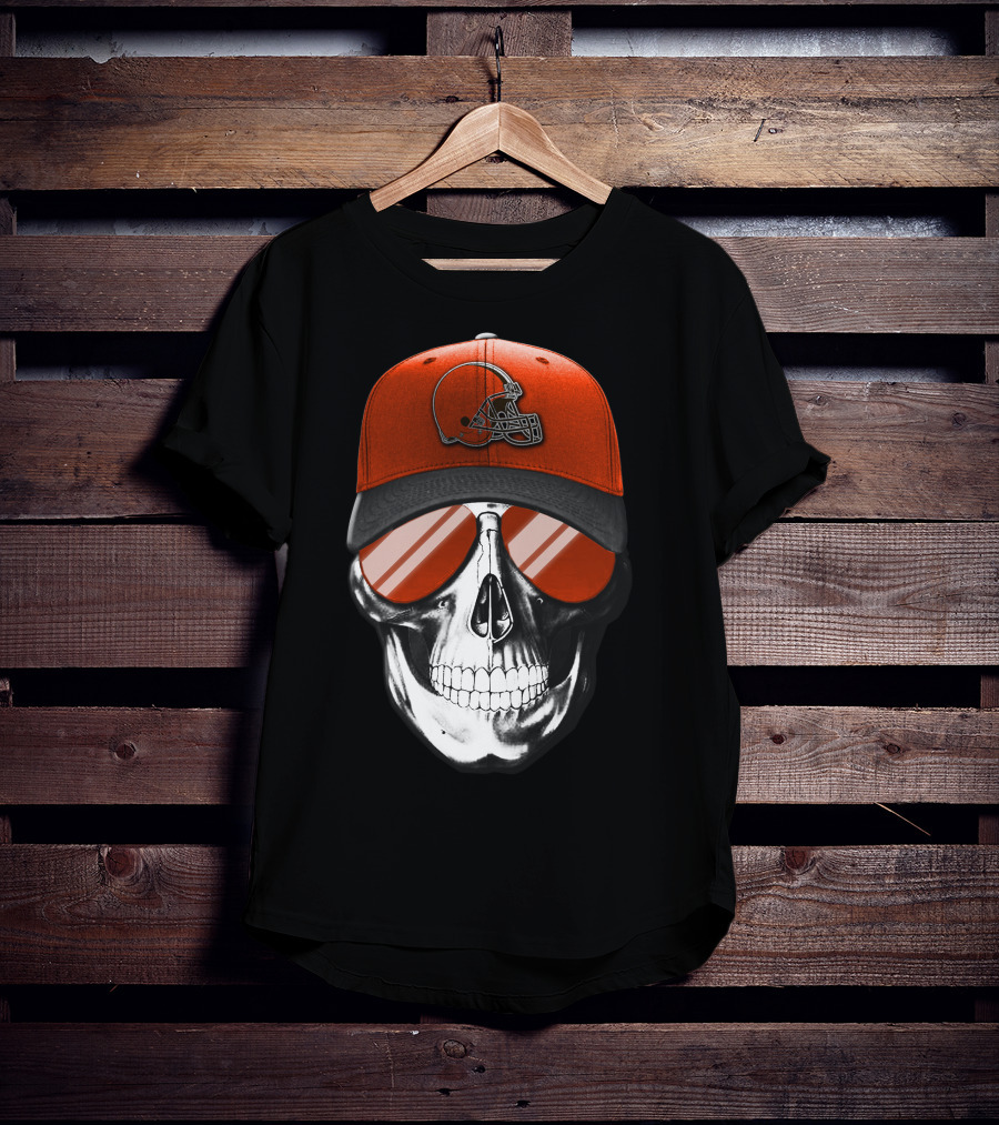 Skull With Cleveland Browns Helmet And Reflective Glasses T-Shirt