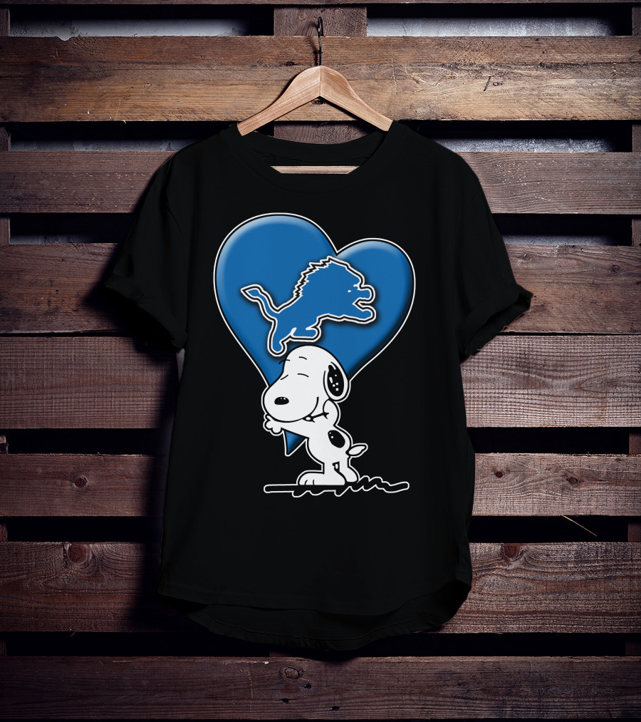 Snoopy Hugging Heart Detroit Lions T-Shirt