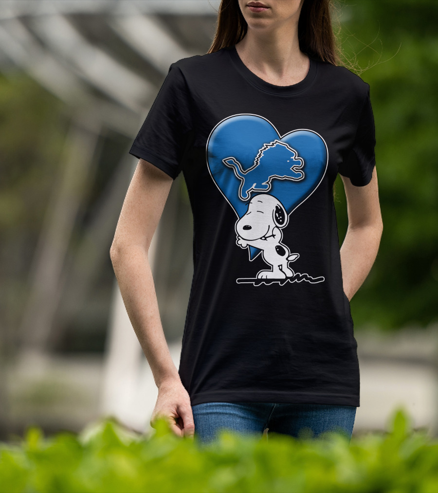 Snoopy Hugging Heart Detroit Lions T-Shirt