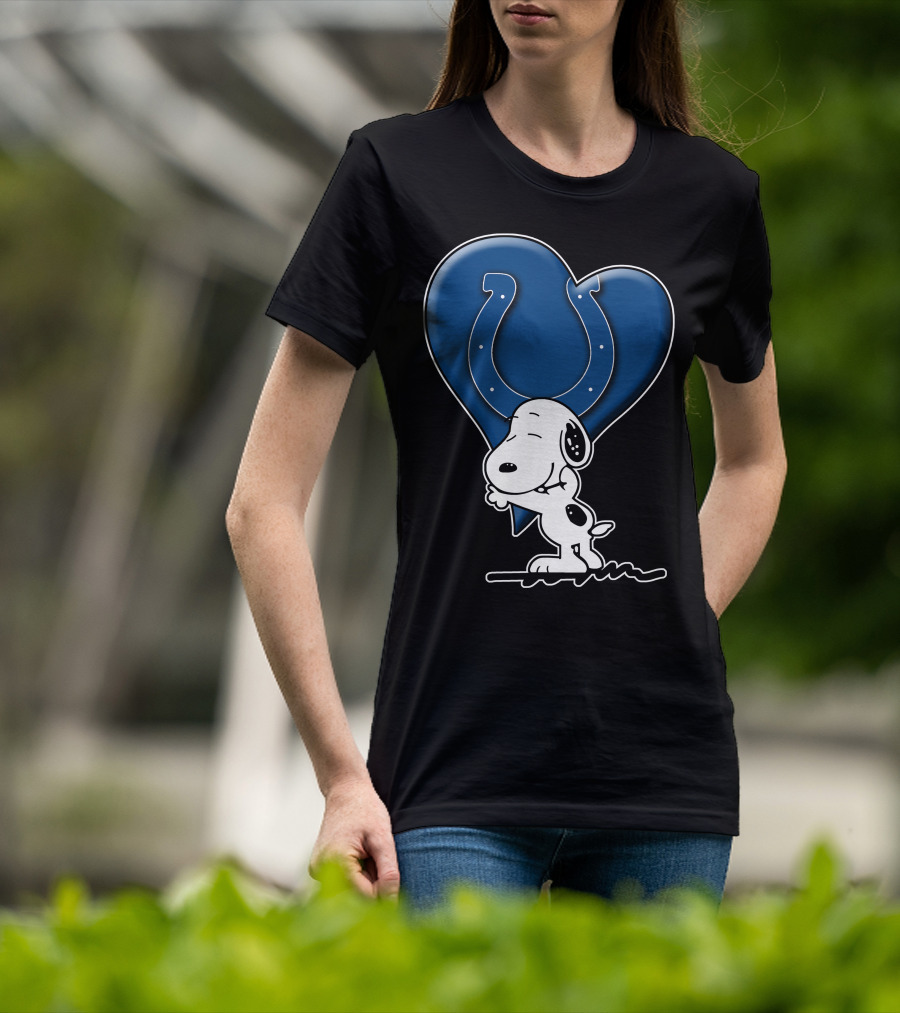 Snoopy Hugging Colts Horseshoe Heart Indianapolis Colts Snp T-Shirt
