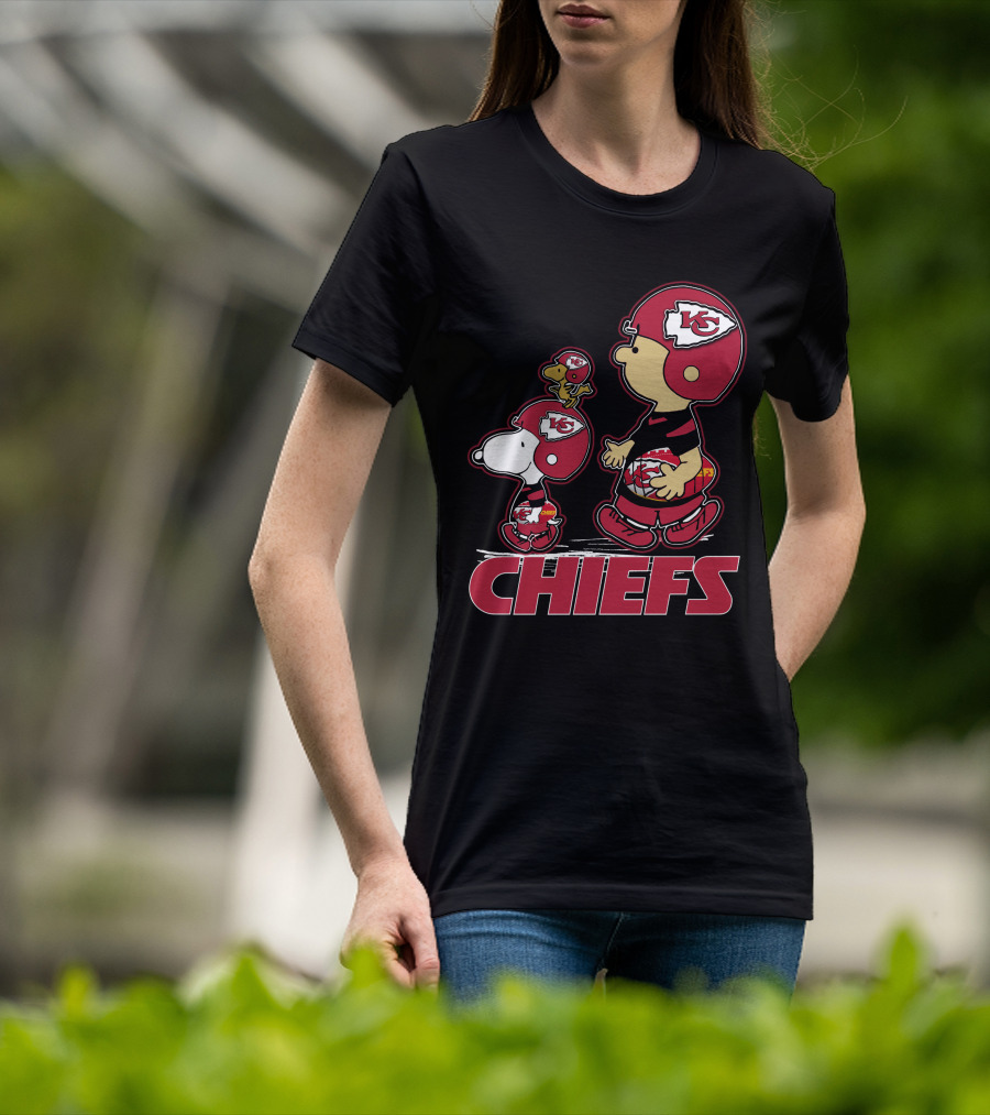 Snpfootball Kansas City Chiefs Snoopy Woodstock Helmet Charlie Brown T-Shirt