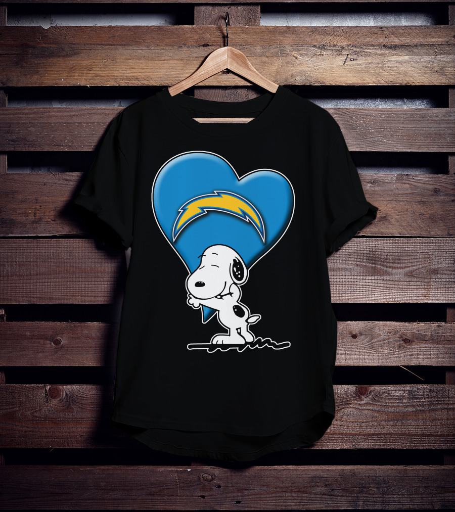 Snp V1 Los Angeles Chargers Snoopy Hugging Heart T-Shirt