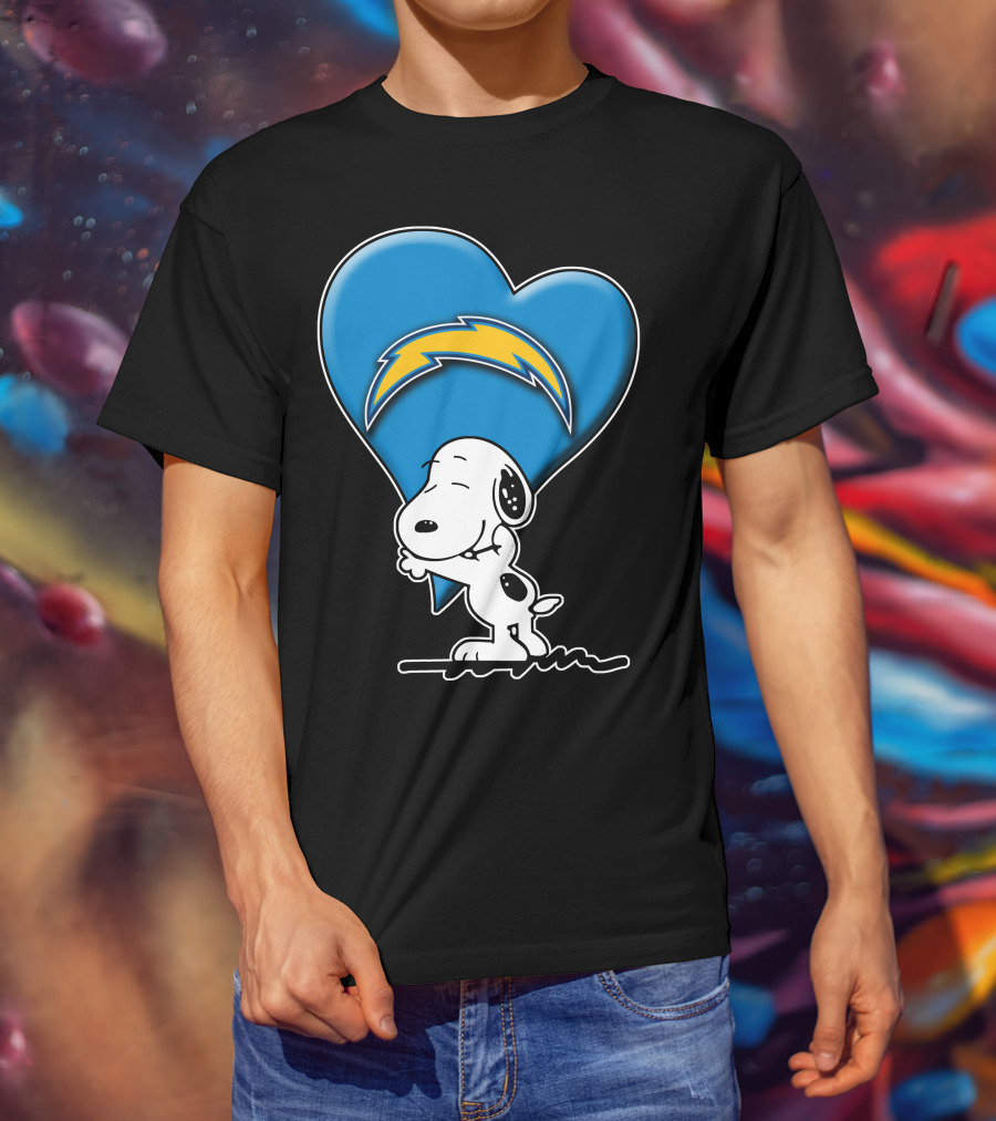 Snp V1 Los Angeles Chargers Snoopy Hugging Heart T-Shirt