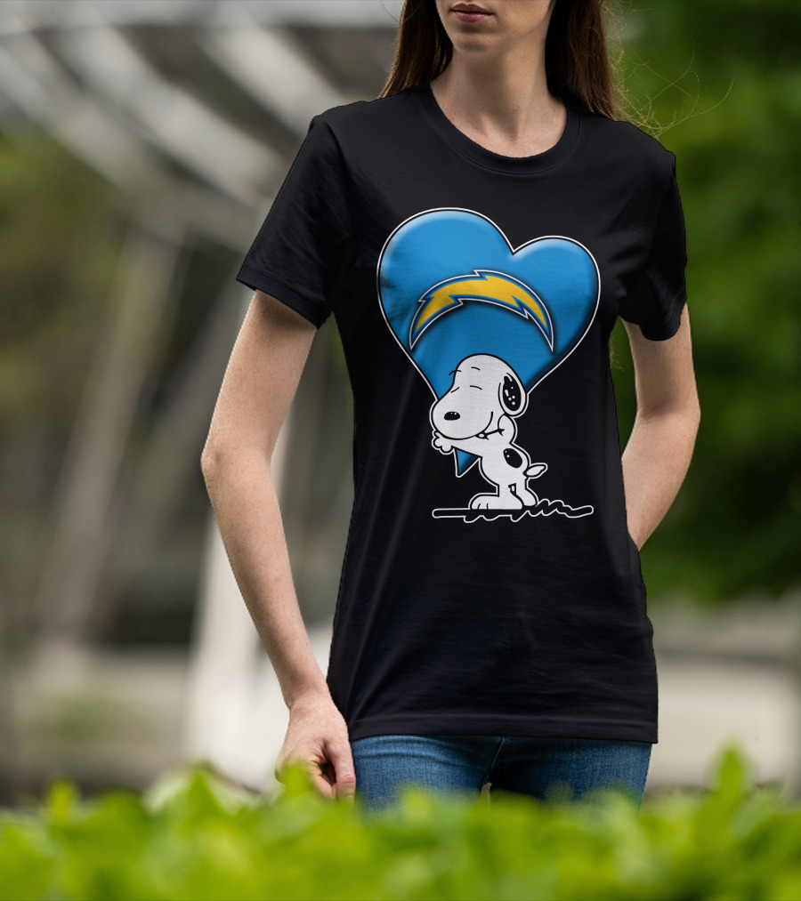 Snp V1 Los Angeles Chargers Snoopy Hugging Heart T-Shirt