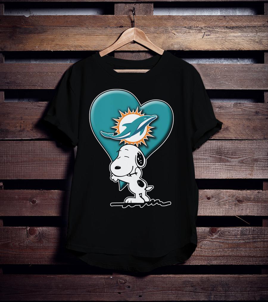 Snp V1 Snoopy Miami Dolphins Heart Hug T-Shirt