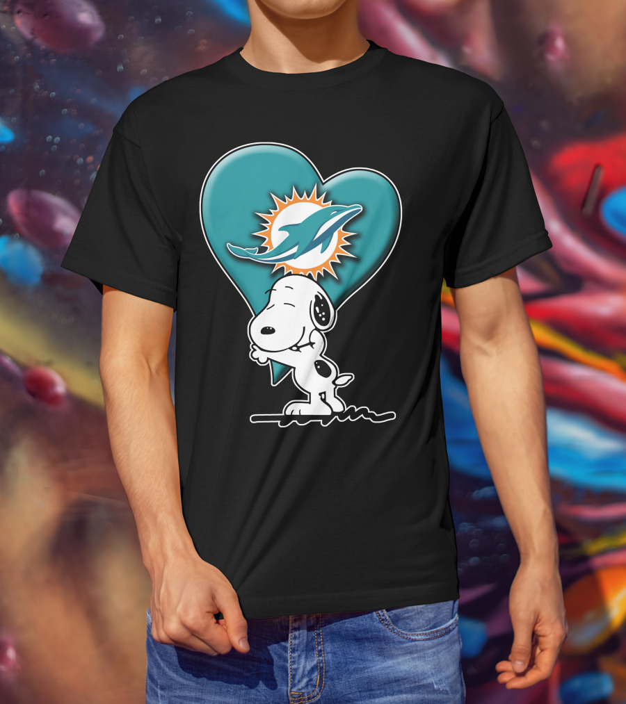 Snp V1 Snoopy Miami Dolphins Heart Hug T-Shirt