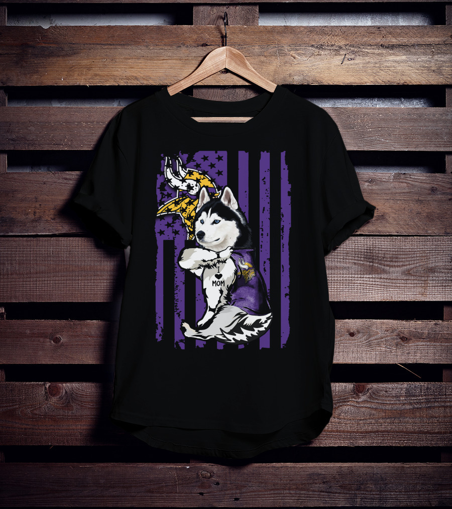 Siberian Husky Vikings Fan Mom Love With Purple Flag And Helmet T-Shirt