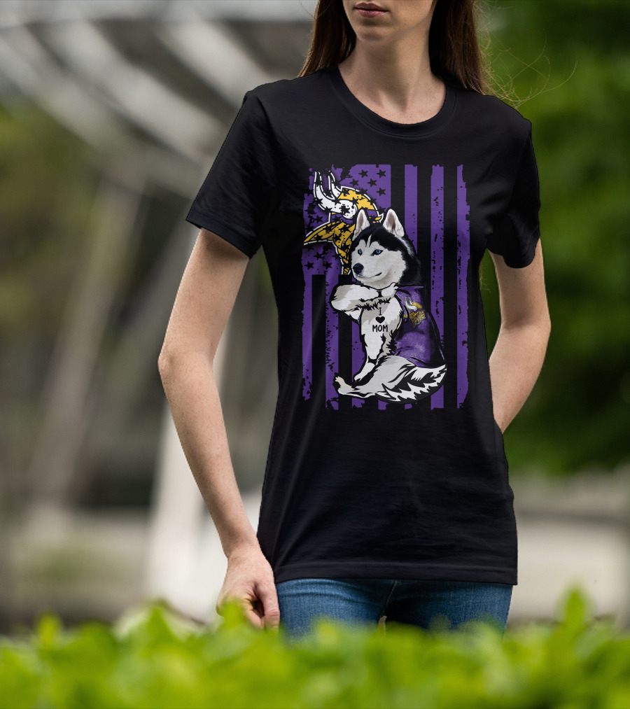 Siberian Husky Vikings Fan Mom Love With Purple Flag And Helmet T-Shirt