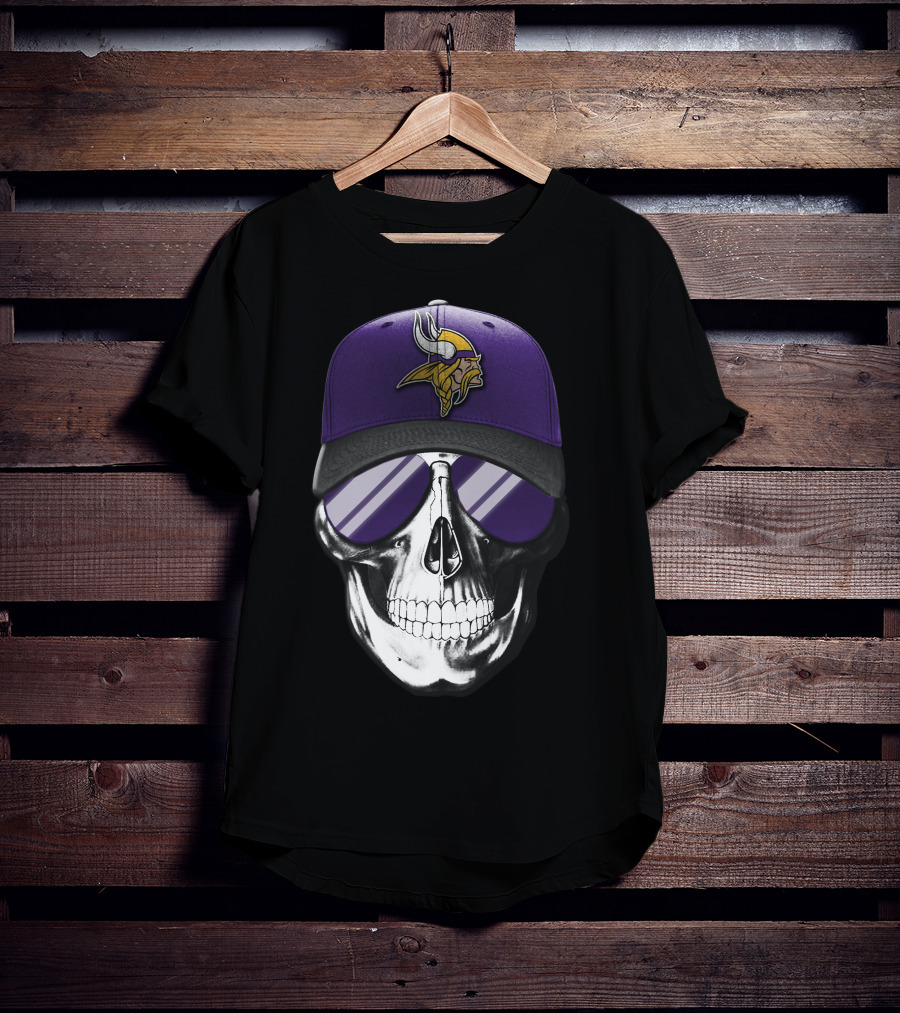 Minnesota Vikings Skull With Purple Hat T-Shirt