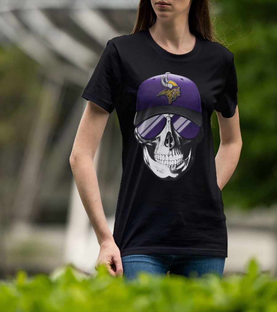 Minnesota Vikings Skull With Purple Hat T-Shirt