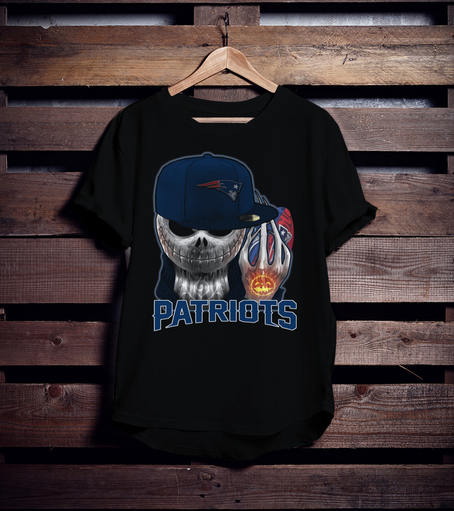 Jackskull New England Patriots Skull Football Fan T-Shirt
