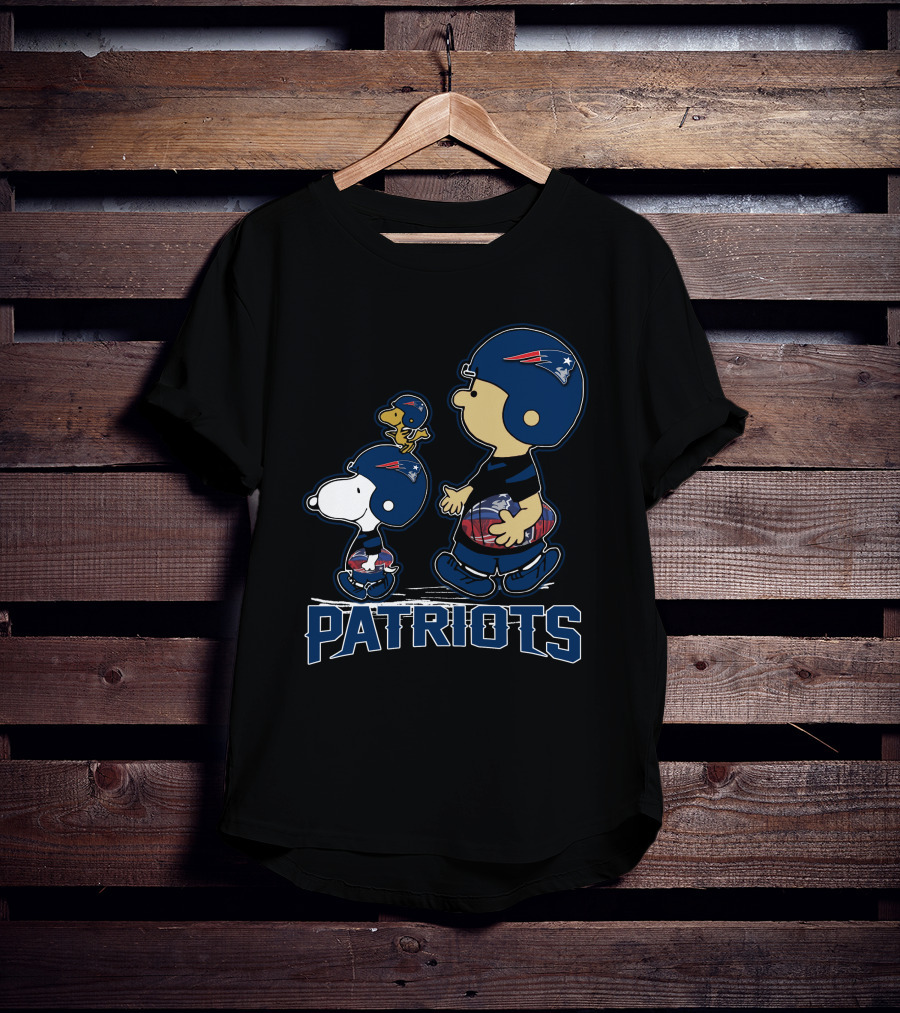 Snoopy Woodstock Charlie Brown Patriots Helmet New England Patriots T-Shirt