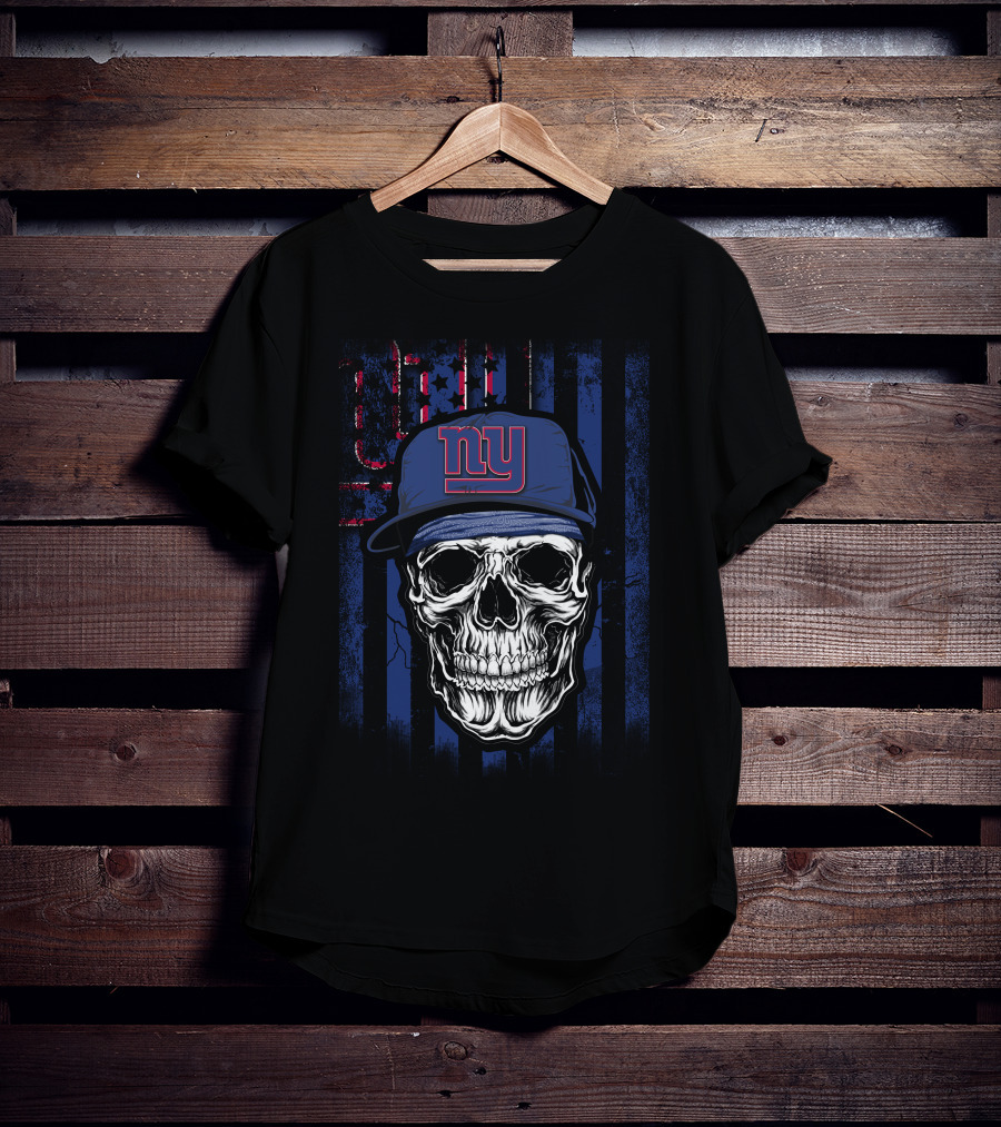 New York Giants Skull With Blue Hat And American Flag Background T-Shirt