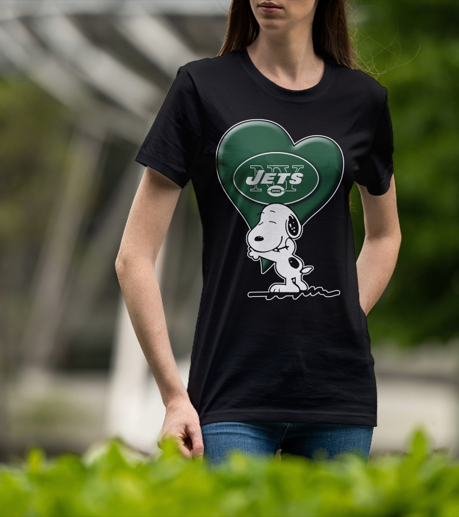 Snoopy Holding Heart Shaped New York Jets T-Shirt