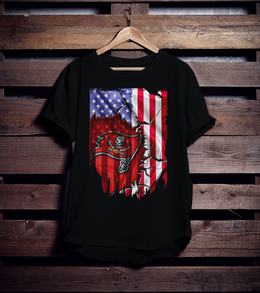 Flag V2 Tampa Bay Buccaneers American Flag Skull And Crossbones Football T-Shirt