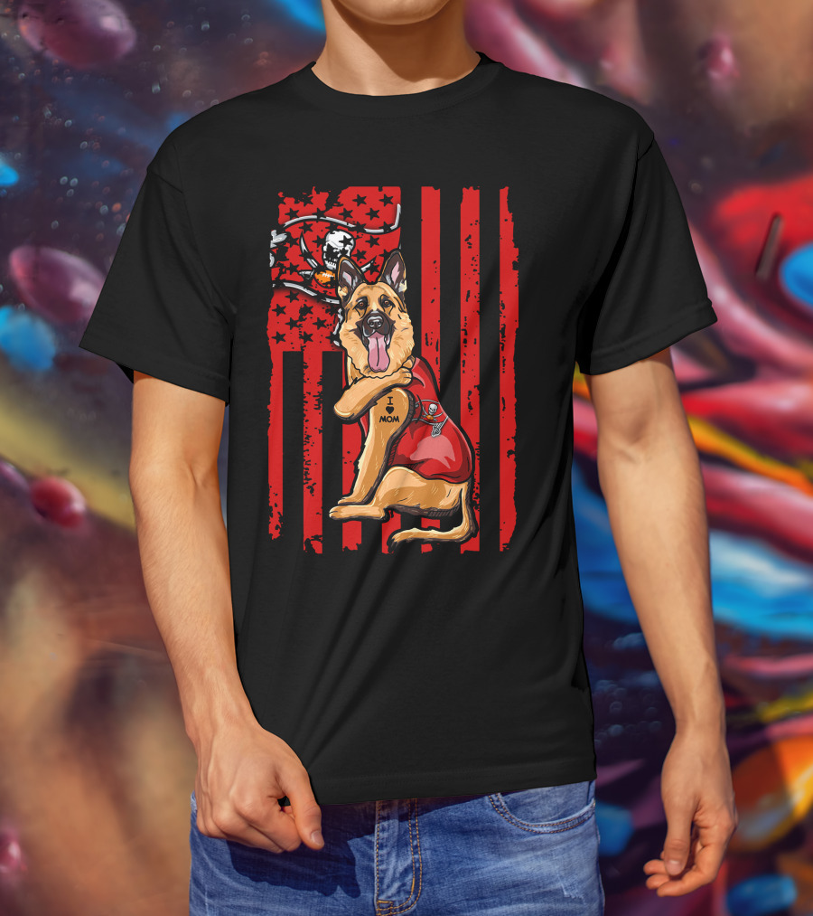 German Shepherd I Love Mom Tampa Bay Buccaneers Flag Background T-Shirt